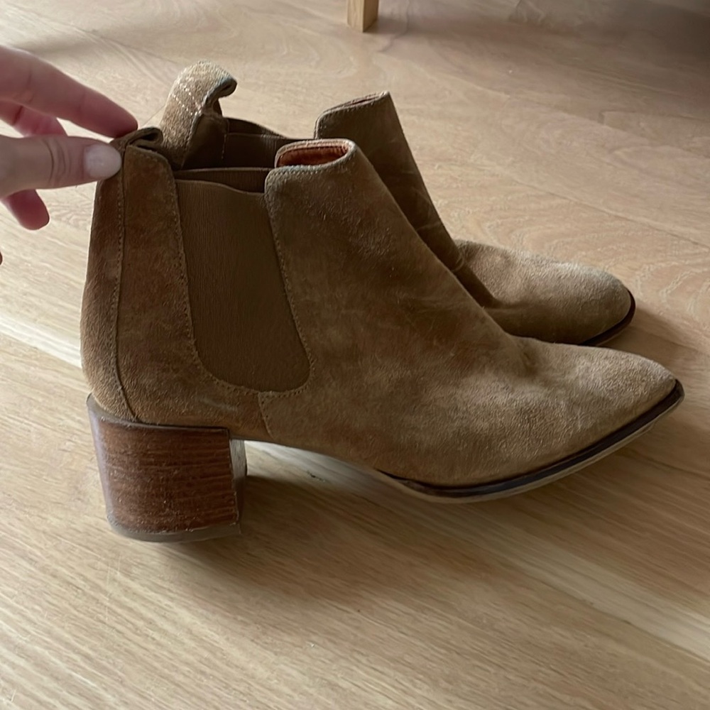 Everlane Brown Suede Boots size 8